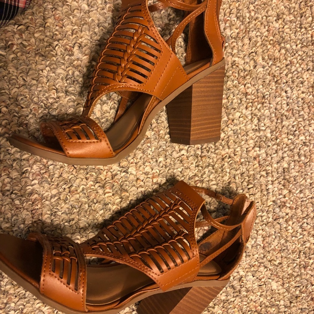 Cute casual sandals!